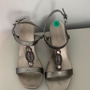 NEVER WORN - Bandolino Silver Heels